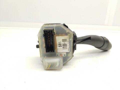 Foto 3ª: Mando Luces Hyundai i30 2.0 CRDI CAT 140CV 103KW [D4EA] (2008)