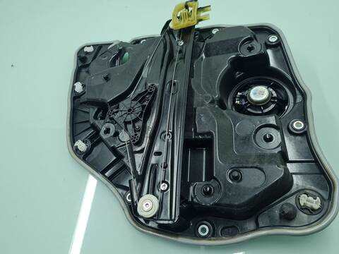 Foto 4ª: Elevalunas Manual Trasero Derecho Bmw Serie 3 315 318D M SPORT BERLINA 150CV 110KW [B47D20B] (2019)