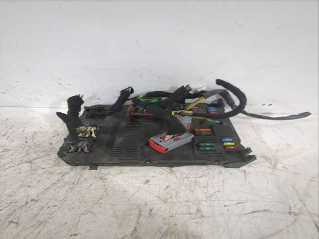 Foto 2ª: Caja Reles Fusibles Citroen C3 1.4 I 73CV 54KW [KFV (TU3A),KFV (TU3JP)] (2004)
