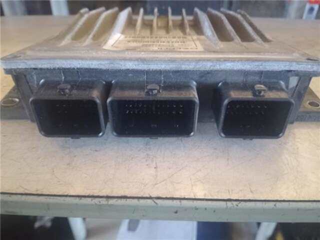 Foto 3ª: Centralita Motor ECU Renault Clio 1.5 PACK DYNAMIQUE [1.5 LTR. - 63 KW DCI DIESEL CAT] [k9k t7]