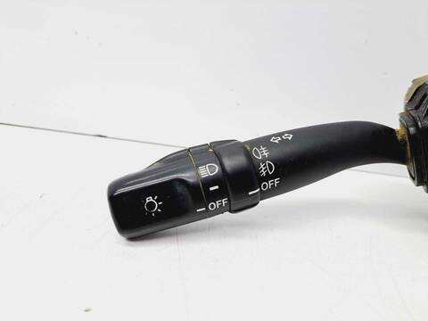 Foto 2ª: Mando Multifuncion Toyota Avensis 2.2 D-4D EXECUTIVE BERLINA 5-PTAS.) 150CV 110KW [2ADFTV] (2006)