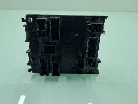 Foto 3ª: Caja Reles Fusibles Nissan Patrol GR S 129CV 95KW [RD28] (2000)