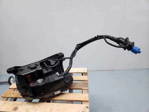 Foto 1ª: Deposito AdBlue Volkswagen Passat R-LINE 4 MOTION 193CV [DXNB] (2024)