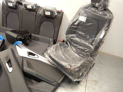 Foto 3ª: Asientos Traseros Seat Leon 1.0 TSI 110CV 81KW [DLAA] (2024)