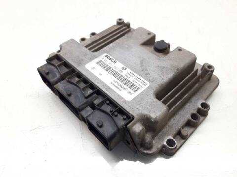 Centralita Motor ECU Renault Trafic DOBLE CABINA L1H1 2 7T 101CV 74KW CAJA CERRADA