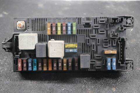 Caja Reles Fusibles Mercedes Clase E 180 OM646961 BERLINA