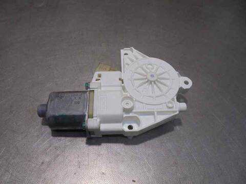 Foto 3ª: Elevalunas Eléctrico Trasero Derecho Mercedes Clase C 160 C 180 CGI BLUEEFFICIENCY 204.049) BERLINA 156CV 115KW [271952] (2008)