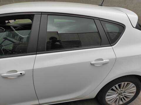 Puerta Trasera Izquierda Opel Astra A17DTS BERLINA