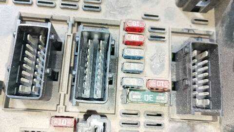 Foto 4ª: Caja Reles Fusibles Peugeot 307 XR 90CV 66KW [D-RHY] (2001)