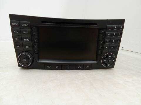 Foto 1ª: Sistema Audio Radio CD Mercedes Clase E 180 E 320 CDI 211.026) 204CV 150KW [OM 648.961] (2005)