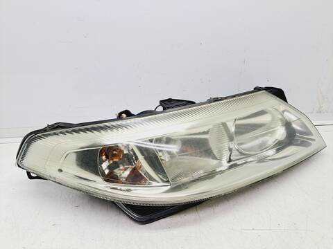 Foto 4ª: Faro Derecho Renault Laguna AUTHENTIQUE 107CV 79KW [K4M D7] (2002)