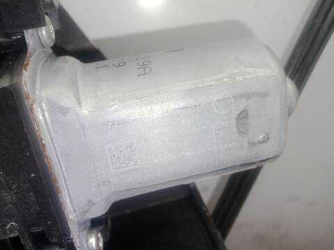 Foto 3ª: Elevalunas Eléctrico Delantero Izquierdo Peugeot 2008 1.2 PURETECH 100 101CV 74KW [HNK (EB2ADTD)] (2024)