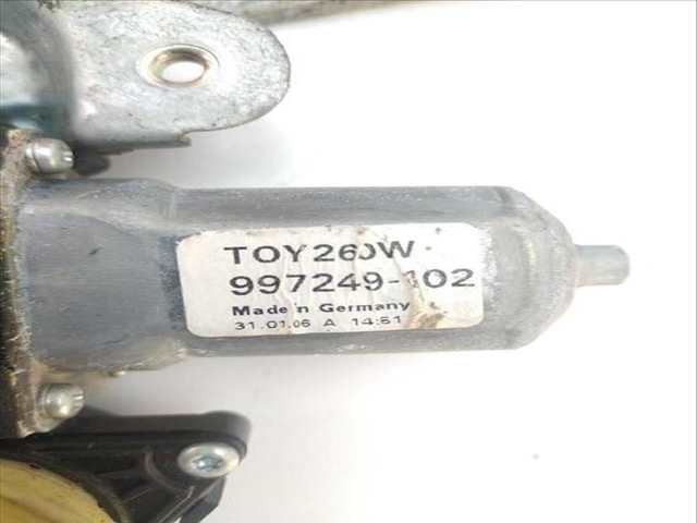 Foto 3ª: Elevalunas Manual Trasero Izquierdo Toyota Verso 2.2 D-4D AUR10_ AUR10R) (2004)