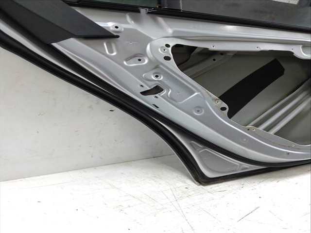 Foto 2ª: Puerta Trasera Izquierda Mercedes Clase E 180 654.920 194 CV 143KW [OM654.920]