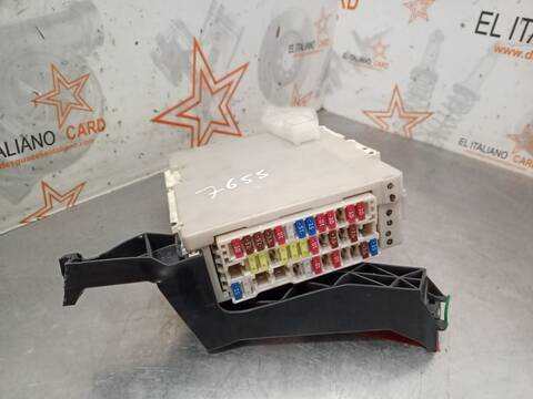 Foto 3ª: Caja Reles Fusibles Toyota Auris HYBRID ACTIVE 99CV 73KW [2ZR] (2010)