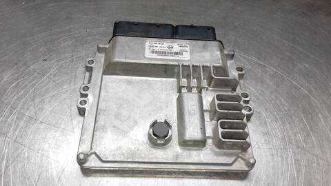 Foto 2ª: Centralita Motor ECU Ssangyong Tivoli CRYSTAL 4X2 116CV 85KW [673910] (2015)