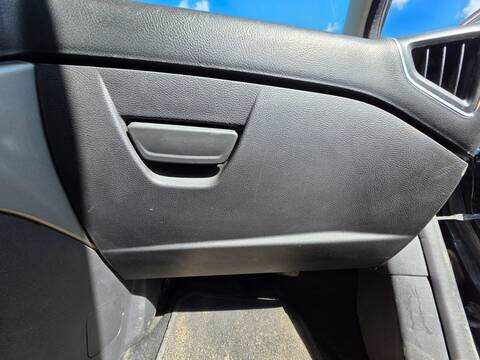 Guantera Ford Focus AMBIENTE 105CV 77KW