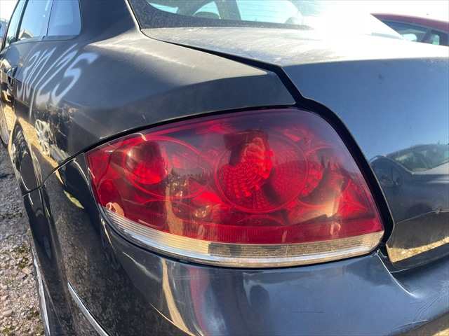 Foto 3ª: Piloto Trasero Izquierdo Fiat Linea 1.3 JTD 90cv [199A3000] (2007)