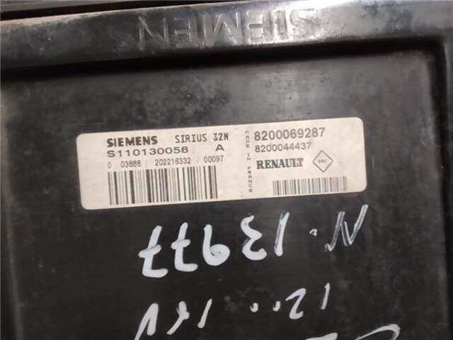 Foto 3ª: Centralita Motor ECU Renault Clio 1.4 16 V INITIALE (B/CBOC) [1.4 LTR. - 72 KW 16V]