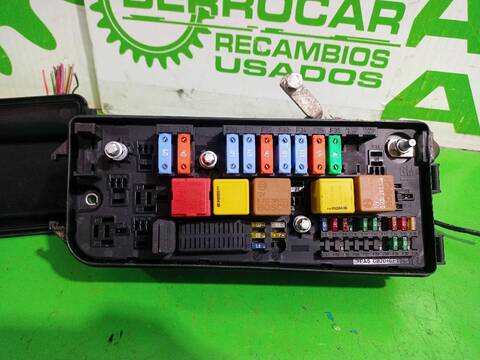Foto 2ª: Caja Reles Fusibles Opel Vectra GTS 125CV [Y22DTR] (2002)