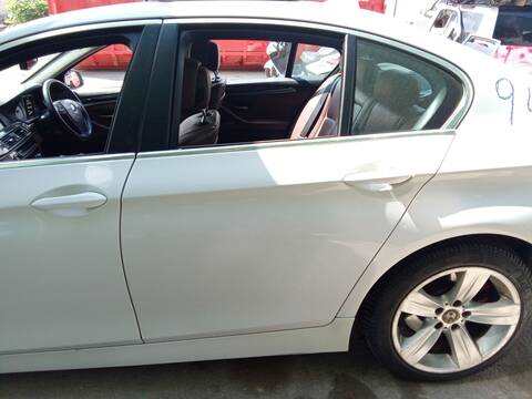 Puerta Trasera Izquierda Bmw Serie 5 520 2.0 D F10)