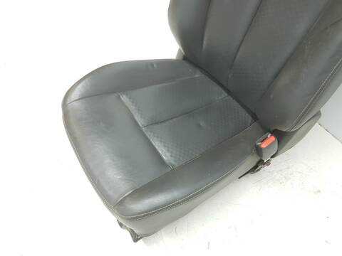 Foto 3ª: Asiento Delantero Derecho Isuzu N 130CV 97KW [4JK1] (2007)