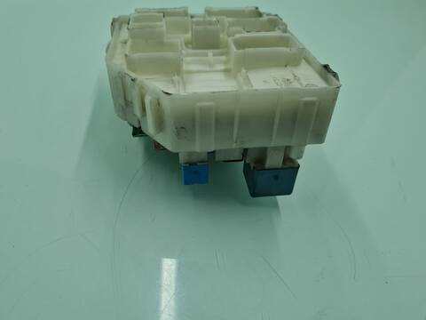 Foto 3ª: Caja Reles Fusibles Toyota Rav4 2.0 D-4D EXECUTIVE 4X4 2003 ) 116CV 85KW [1CDFTV] (2004)