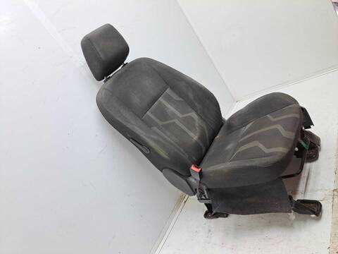 Foto 2ª: Asiento Delantero Izquierdo Ford Transit FURGON 200 L1 AMBIENTE 101CV 74KW [XVGA] (2017)