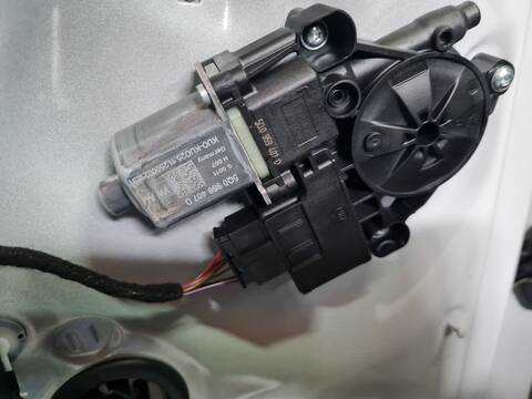 Foto 2ª: Elevalunas Manual Trasero Izquierdo Audi A1 25 TFSI 95CV 70KW [DUSB] (2025)