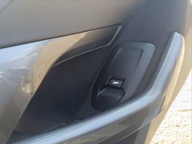Botonera Elevalunas Peugeot 2008 SIGNATURE 82CV 60KW