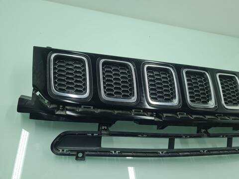 Foto 3ª: Rejilla Delantera Jeep Compass LIMITED 4X2 120CV 88KW [55260384] (2018)