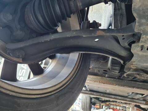 Foto 1ª: Brazo Suspension Delantero Derecho Nissan Qashqai TEKNA PREMIUM 4X4 150CV 110KW [M9R855] (2013)