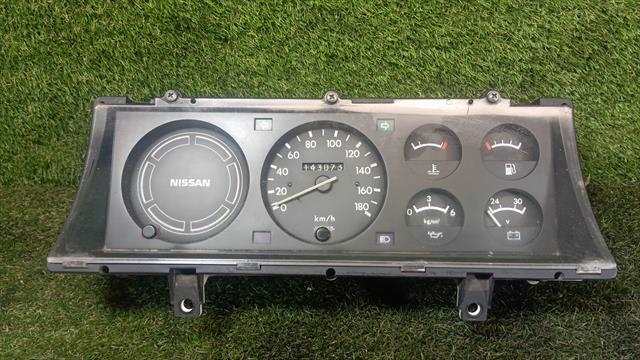Cuadro de Instrumentos Nissan Patrol 3.3 D ML-6