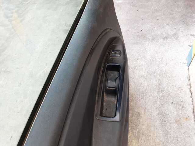 Foto 3ª: Puerta Delantera Izquierda Opel Combo 1.3 JTD 95CV 0CV [330A1000] (2018)