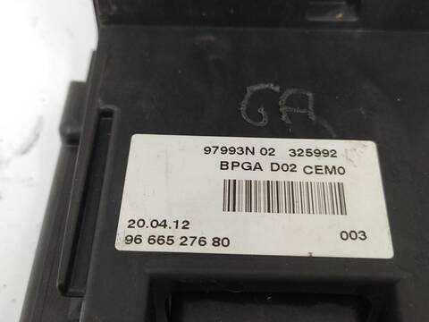 Foto 3ª: Caja Reles Fusibles Citroen C4 1.6 VTI 120 PICASSO 120CV 88KW [5F01] (2012)