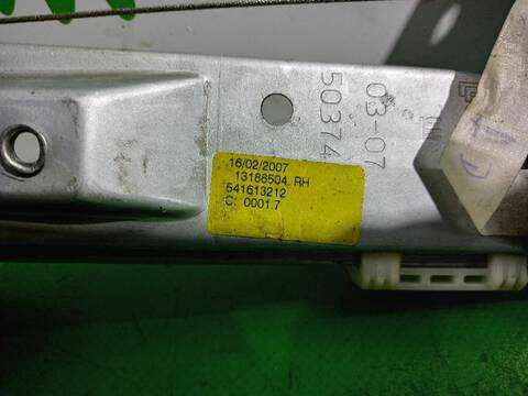 Foto 3ª: Elevalunas Manual Trasero Derecho Opel Corsa 1.3 16V CDTI 75CV [Z13DTJ] (2006)