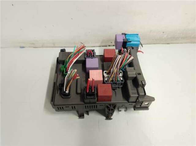Caja Reles Fusibles Renault Laguna 1.9 AUTHENTIQUE [1.9 LTR. - 81 KW DCI DIESEL FAP CAT]