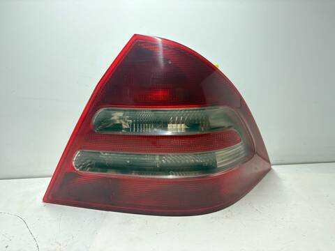 Foto 2ª: Piloto Trasero Derecho Mercedes Clase C 160 611962 BERLINA (2000)