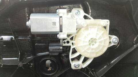 Foto 2ª: Elevalunas Manual Trasero Derecho Ford Focus ST-LINE 155CV 114KW [M0DC] (2022)