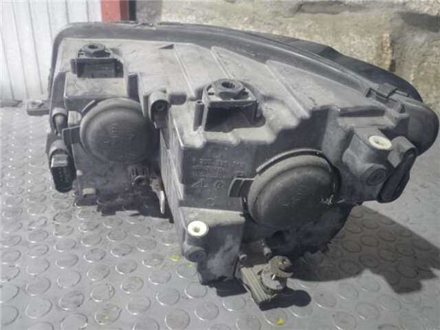 Foto 3ª: Faro Derecho Volkswagen Touran 1.6 ADVANCE BLUEMOTION [1.6 LTR. - 77 KW TDI DPF] [CAYC]