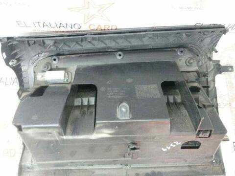 Foto 4ª: Guantera Volkswagen Golf SPORTLINE BERLINA 140CV 103KW [BKD] (2005)