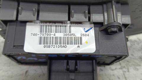 Foto 4ª: Botonera Elevalunas Chrysler Voyager 2.5 CRD EXECUTIVE 141CV 105KW [7 VM07C] (2004)
