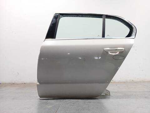 Puerta Trasera Izquierda Skoda Superb 2.0 TDI AMBITION 140CV 103KW 3T4)