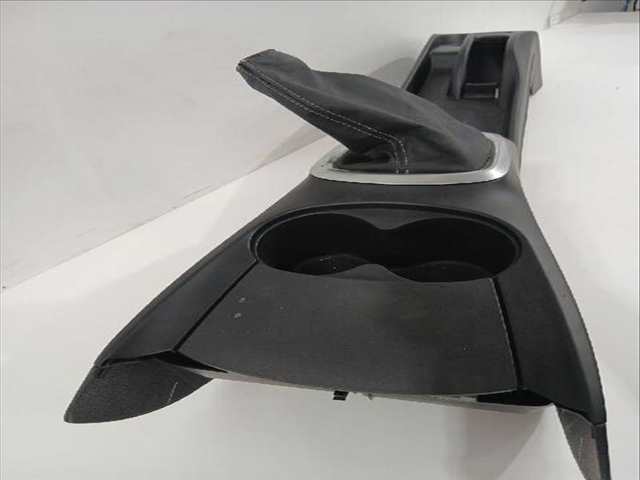 Foto 3ª: Consola Central Toyota Yaris ACTIVE 112CV [2NRFKE] (2017)