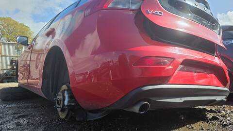 Foto 3ª: Paragolpes Trasero Volvo V40 KINETIC 150CV 110KW (2012)