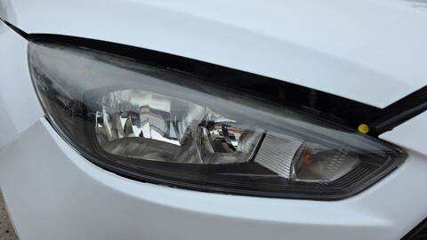 Faro Derecho Ford Focus M11D BERLINA