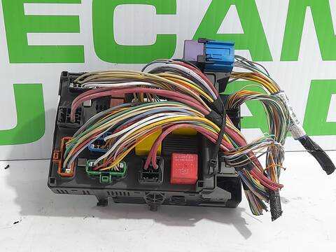 Foto 3ª: Caja Reles Fusibles Renault Laguna 1.6 107CV 79KW [K4M714] (2003)