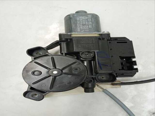 Foto 3ª: Elevalunas Manual Trasero Derecho Volkswagen Polo 1.2 TSI 16V 90CV 66KW [CJZC] (2016)