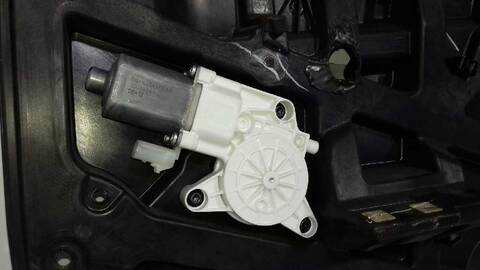 Foto 2ª: Elevalunas Manual Trasero Derecho Chrysler Sebring 2.0 CRD LIMITED BERLINA 140CV 103KW [BYL +SIX] (2007)