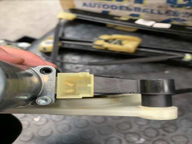 Foto 3ª: Elevalunas Eléctrico Delantero Derecho Volkswagen T-Roc 1.5 TSI 150CV/110KW [DAD] (2018)